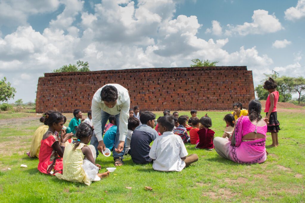 Education for the children of brick kiln workers in Kalyan, Maharashtra